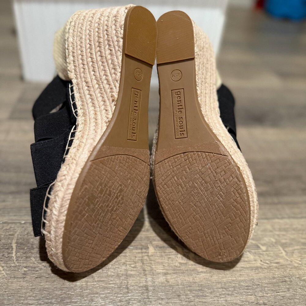 Gentle Souls - Picture 3 of 3